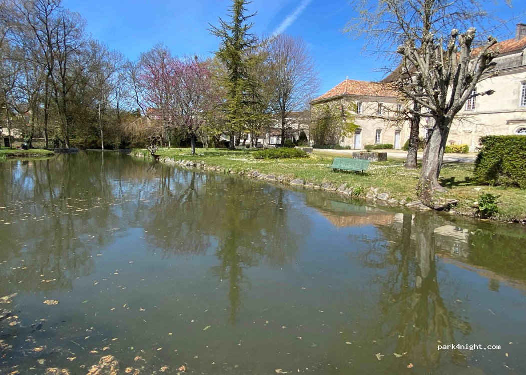 (16130) Lignières-Sonneville - Le Château — foto 2