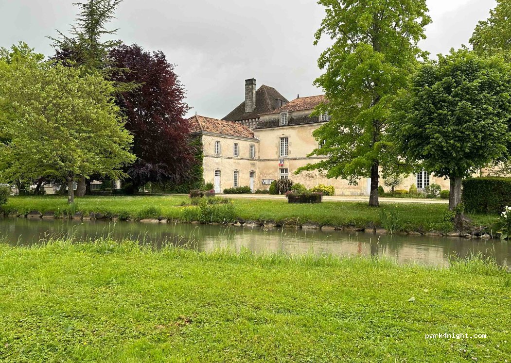 (16130) Lignières-Sonneville - Le Château — foto 3