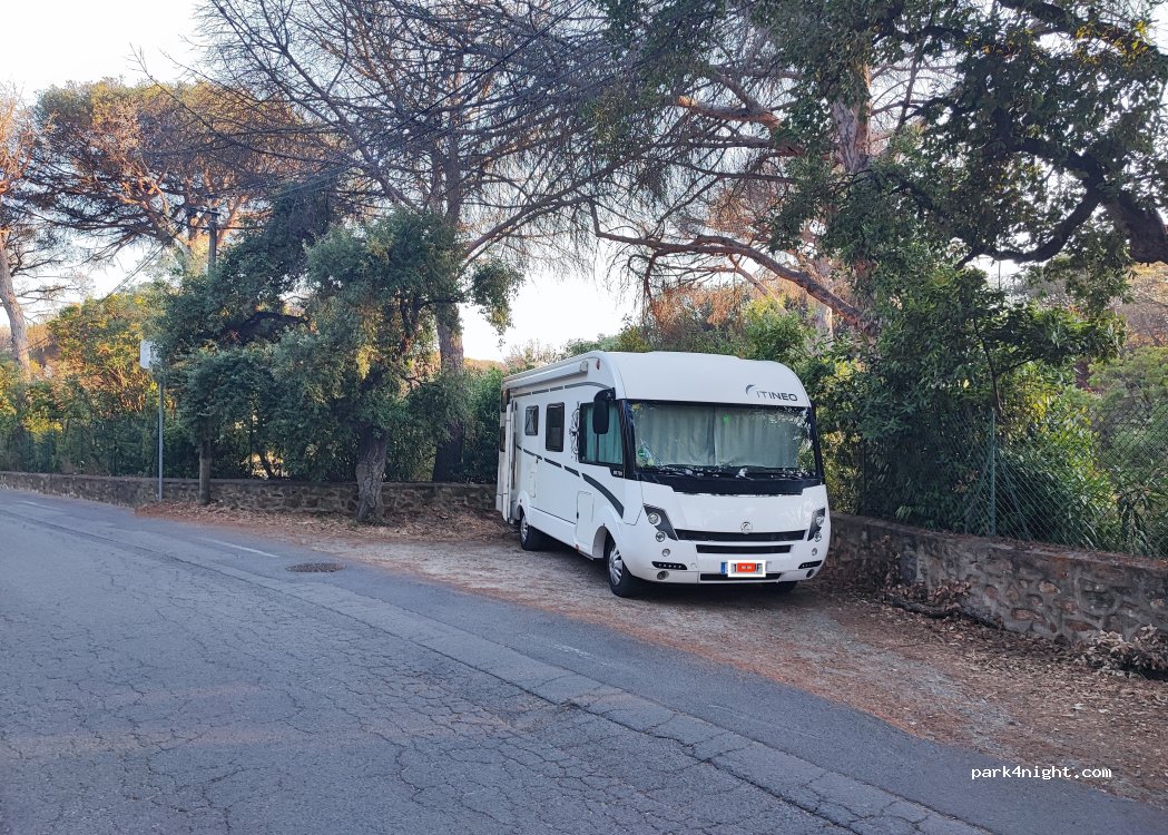 (83990) Saint-Tropez - Chemin du Pinet — foto