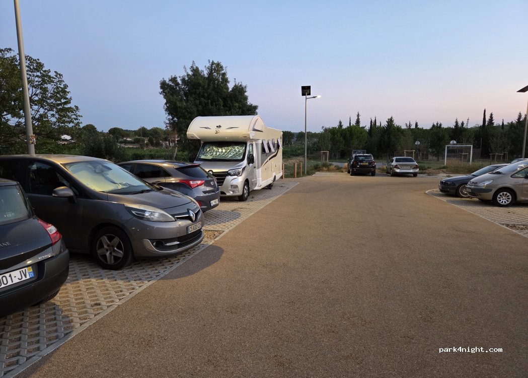 (11120) Pouzols-Minervois - Avenue du Jeu de Mail — foto 2