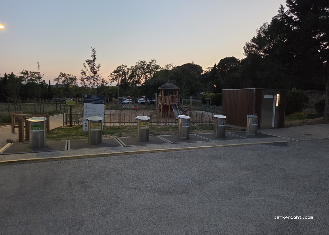 (11120) Pouzols-Minervois - Avenue du Jeu de Mail — foto 3