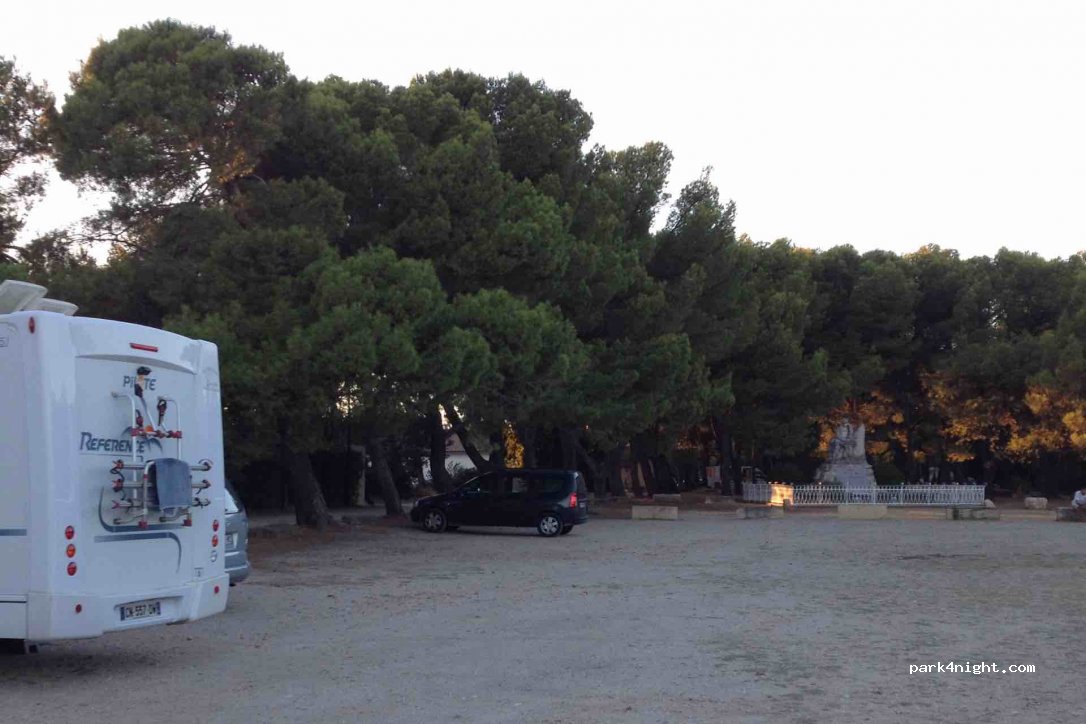 (84470) Châteauneuf-de-Gadagne - Avenue Voltaire Garcin — foto