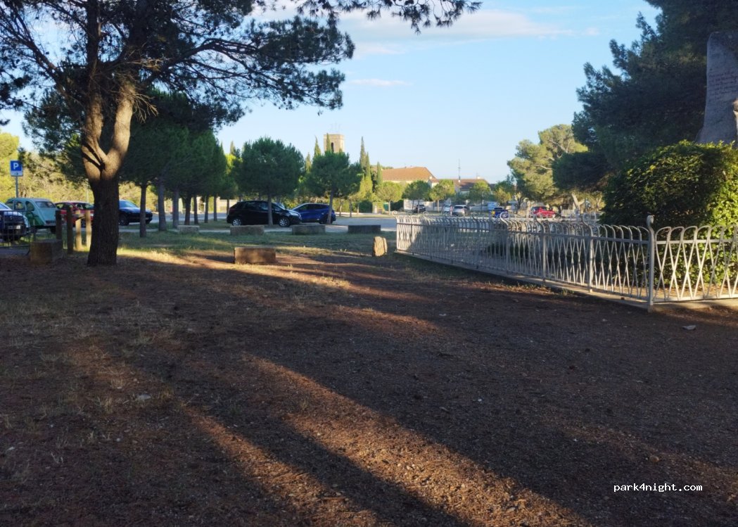 (84470) Châteauneuf-de-Gadagne - Avenue Voltaire Garcin — foto 2