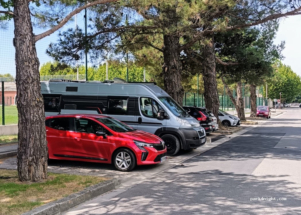 (13210) Saint-Rémy-de-Provence - Rue Bertrand Dauvin — foto