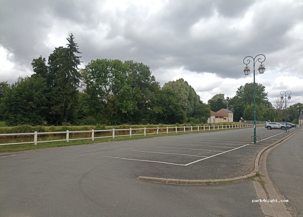 (18150) La Guerche-sur-l'Aubois - Quai de Bures sur Dives — foto