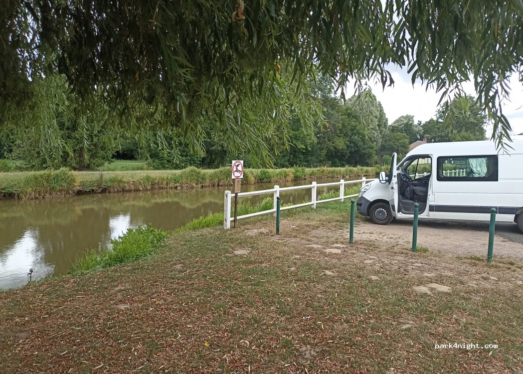 (18150) La Guerche-sur-l'Aubois - Quai de Bures sur Dives — foto 2