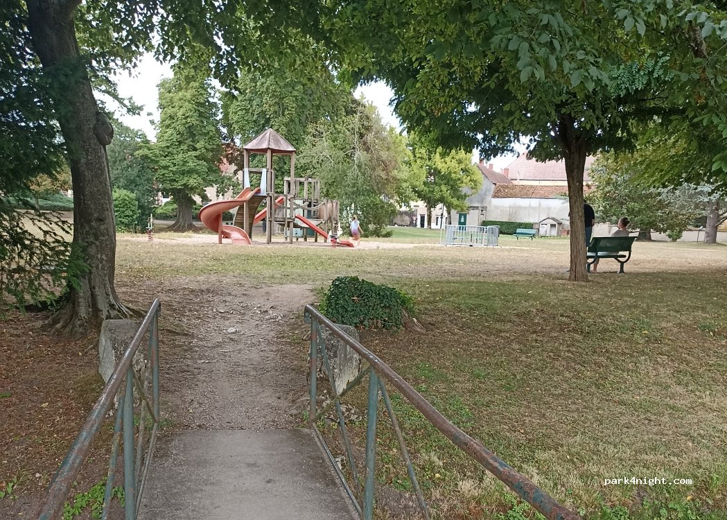 (18150) La Guerche-sur-l'Aubois - Quai de Bures sur Dives — foto 4
