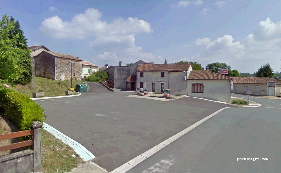 (16320) Rougnac - Le Bourg — foto