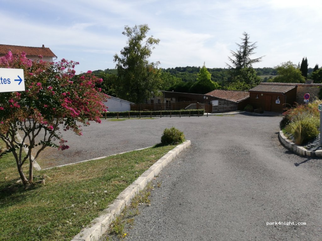 (16320) Rougnac - Le Bourg — foto 2
