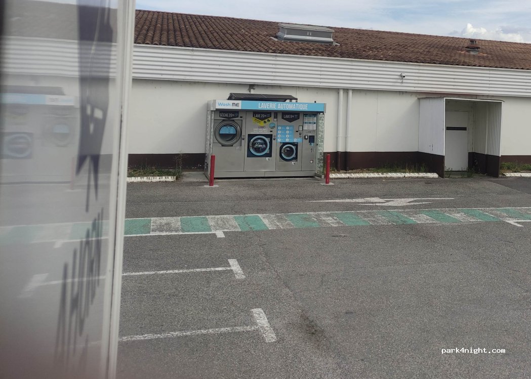 (05300) Laragne-Montéglin - Avenue du Maquis Morvan — foto