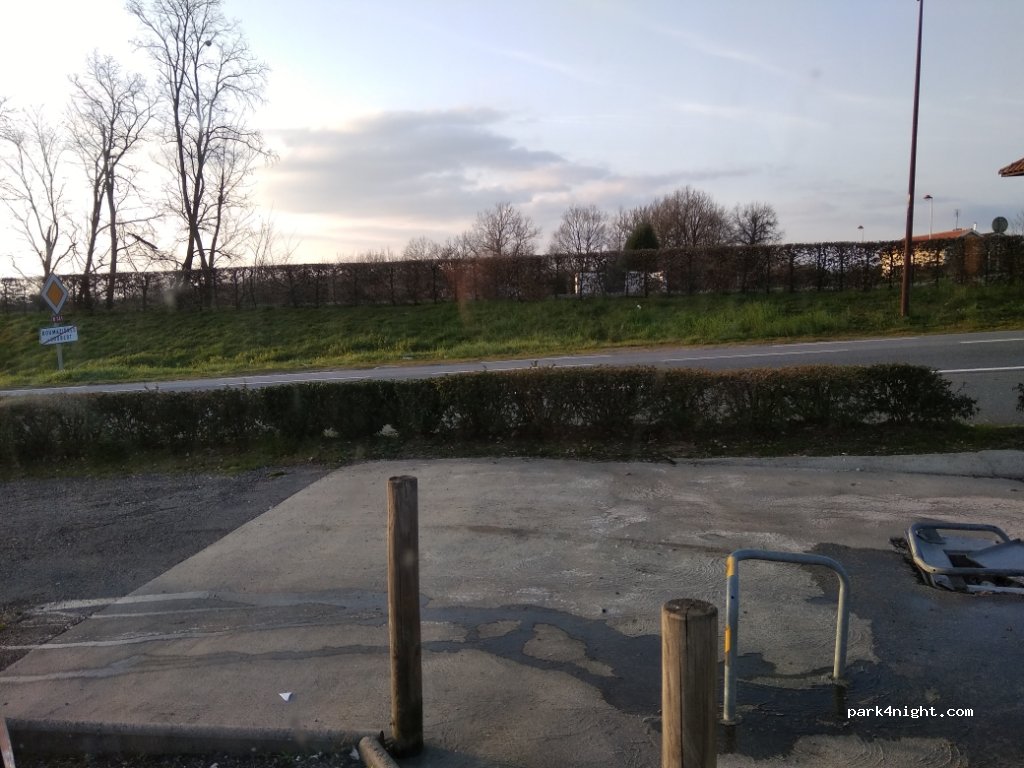 (16270) Roumazières-Loubert - rue nationale — foto