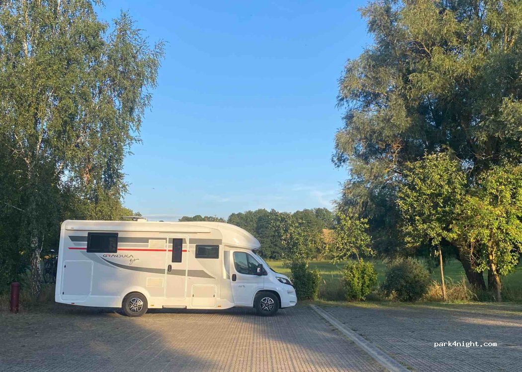 Wohnmobilstellplatz Klein nemerow — foto 2