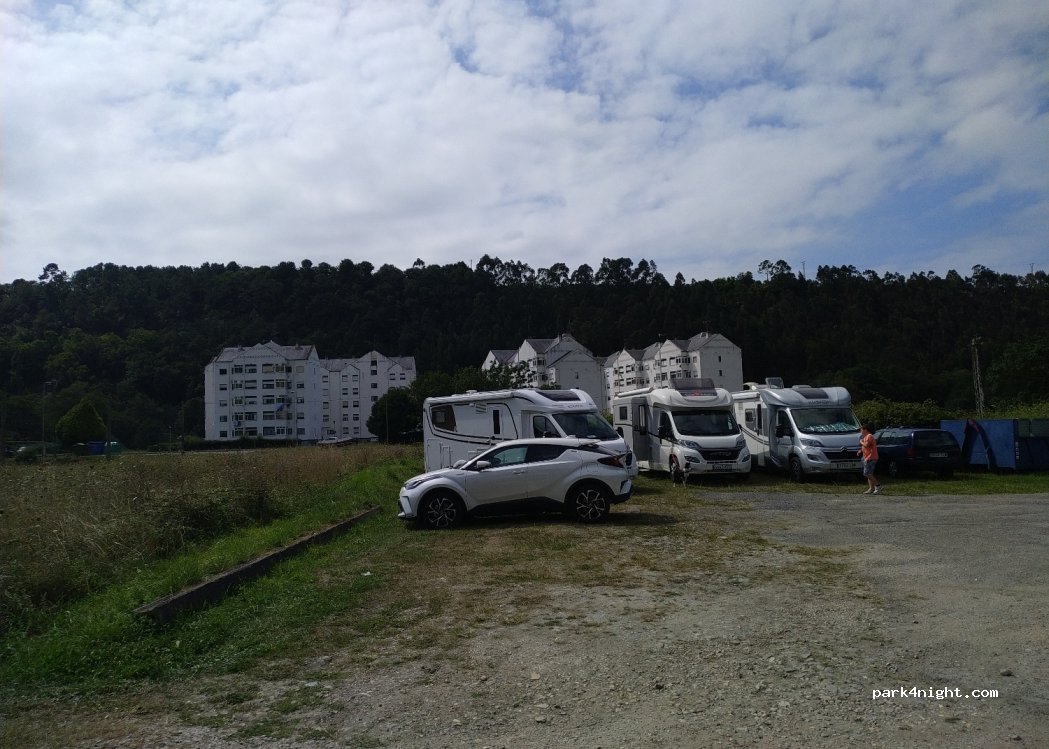 (33707) Luarca - 30 Avenida Argentina — foto