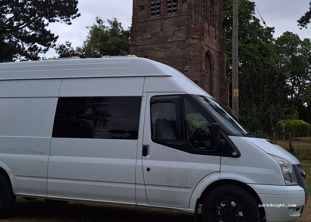 (WR15 8EZ) Burford - Unnamed Road — foto