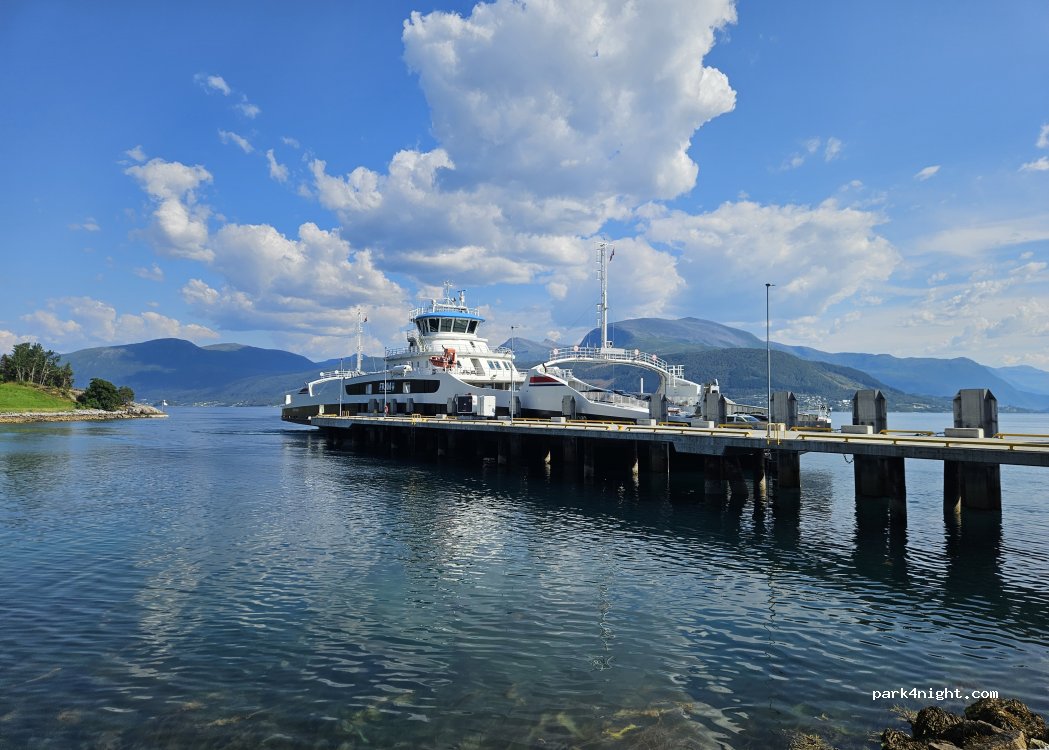 (6456) Nesjestranda - Langfjordvegen — foto