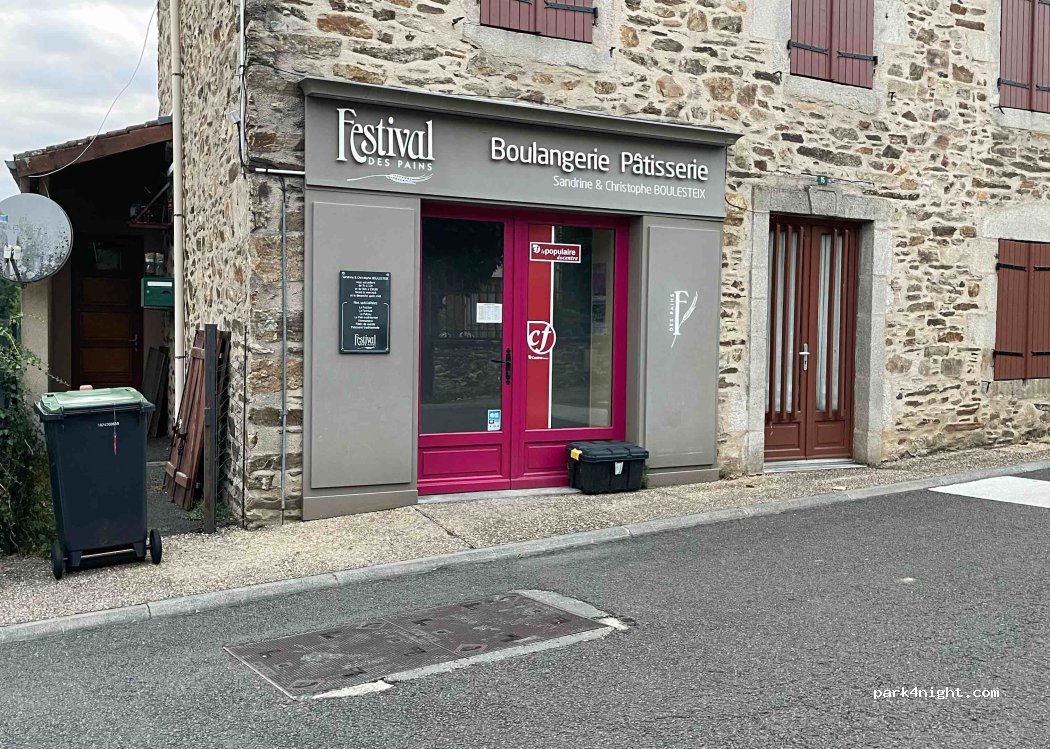 (87150) Champagnac-la-Rivière - Route de Grateloube — foto