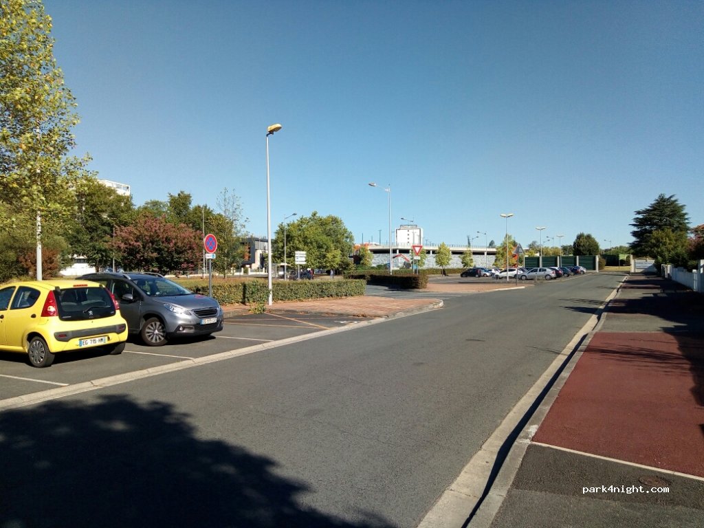 (33400) Talence - 33 Avenue de l'Université — foto