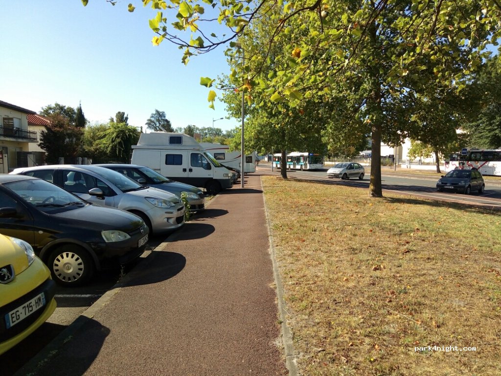 (33400) Talence - 33 Avenue de l'Université — foto 2