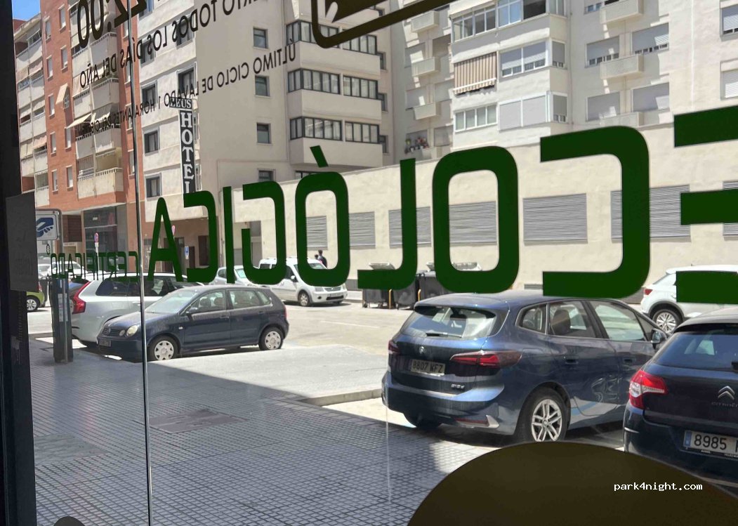 (29001) Málaga - Calle Canales — foto 2