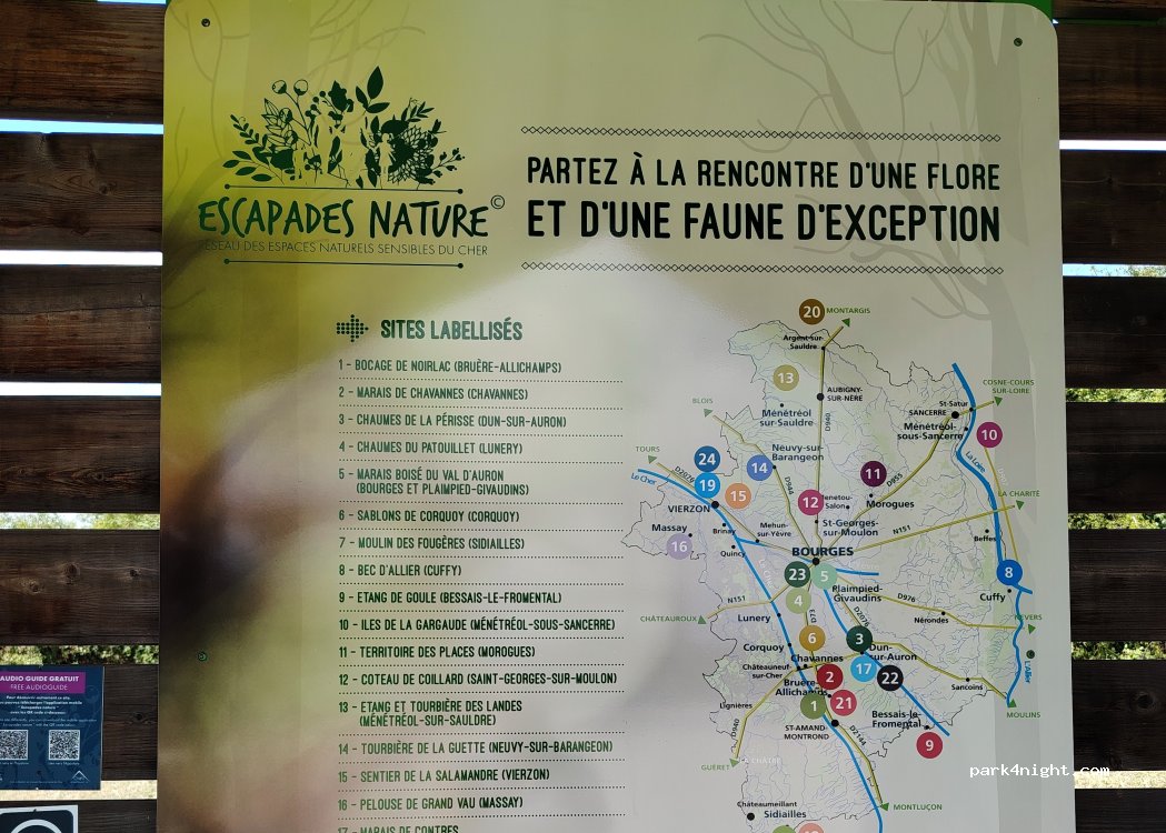 (18000) Bourges - Ruelle des Grosses Plantes — foto 4