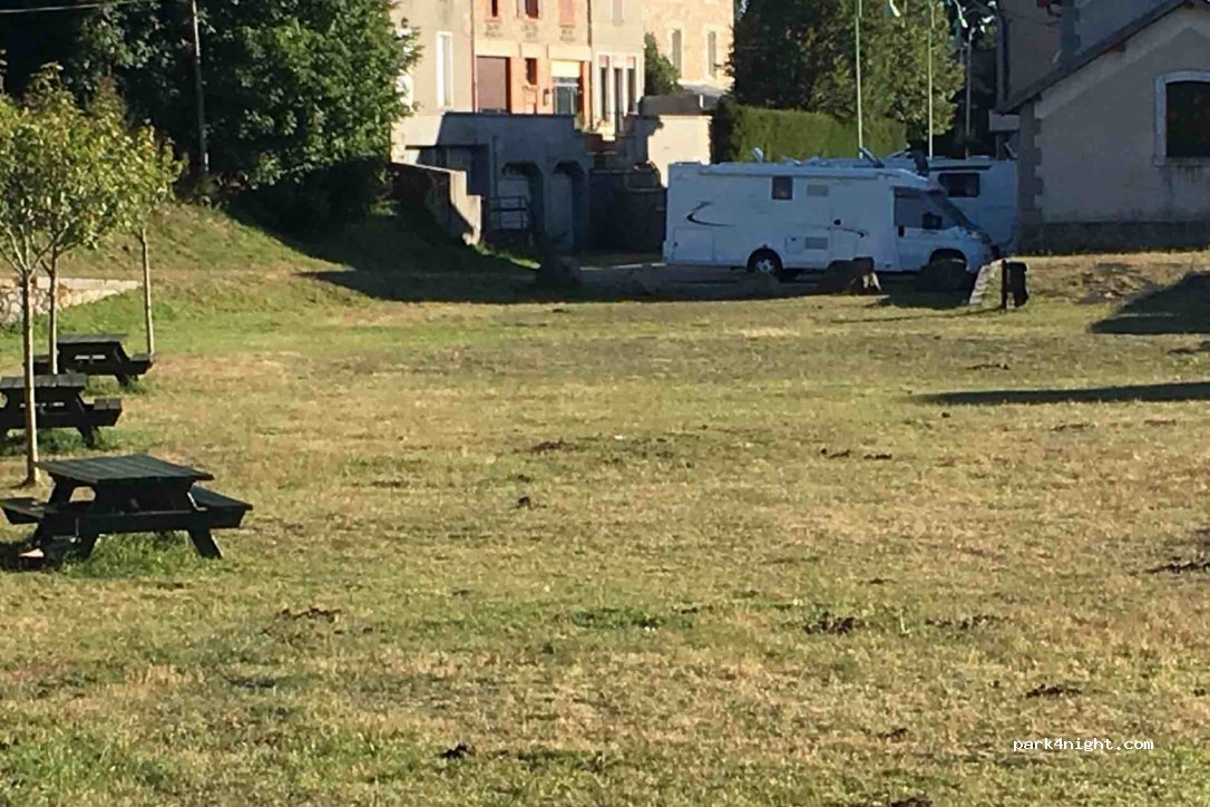 (07320) Saint-Agrève - Champ de Mars — foto