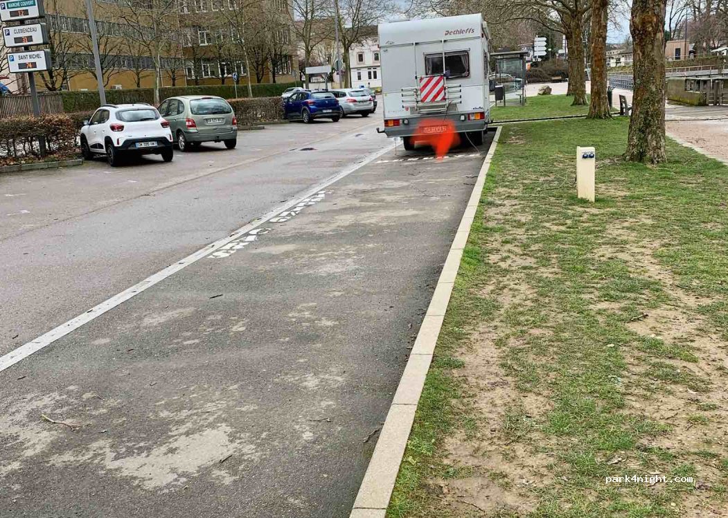 (88000) Épinal - 48 Quai de Dogneville — foto 2