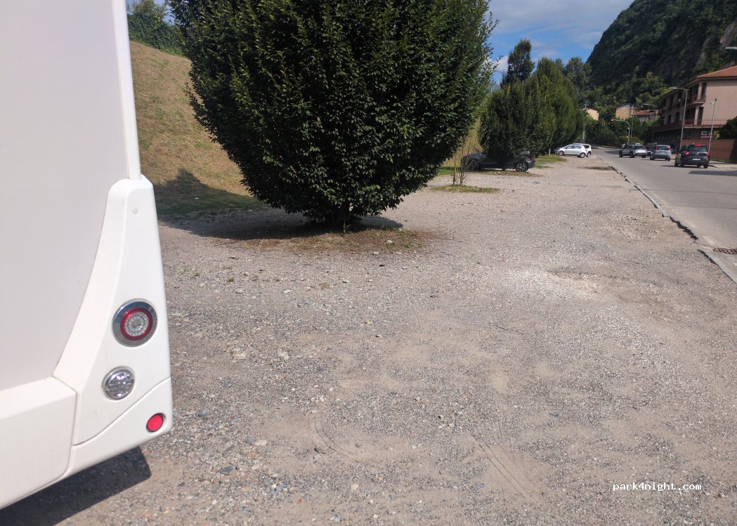 (21014) Laveno-Mombello - Via Venticinque Aprile — foto