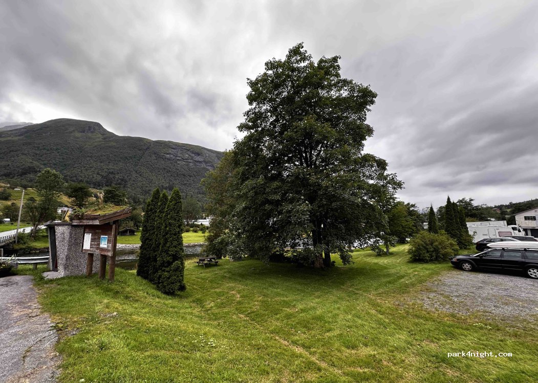 (6220) Straumgjerde - Fjørevegen — foto