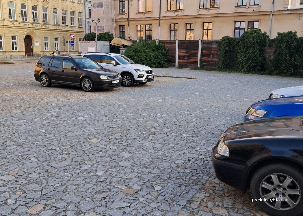 (586 01) Jihlava - Březinovy sady — foto