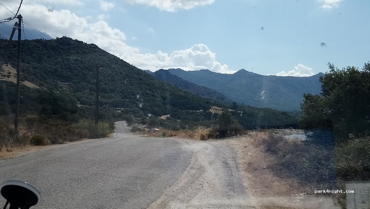 (20220) Santa-Reparata-Di-Balagna - Unnamed Road — foto