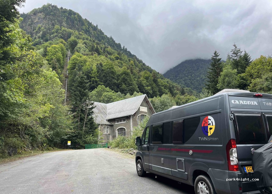 (31110) Bagnères-de-Luchon - D 46 — foto 2