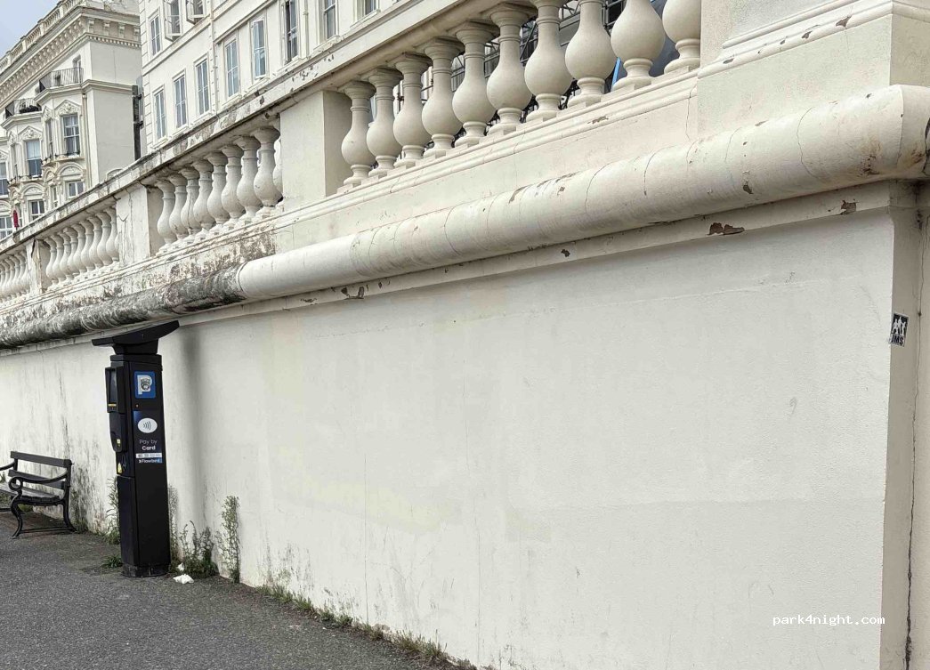 (BN3 2LR) Brighton - Kingsway — foto
