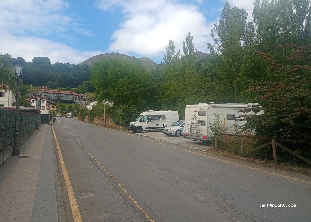 (33550) Cangas de Onís - Avenida de Contranquil — foto 2