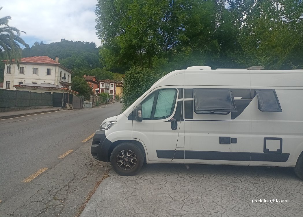 (33550) Cangas de Onís - Avenida de Contranquil — foto 3