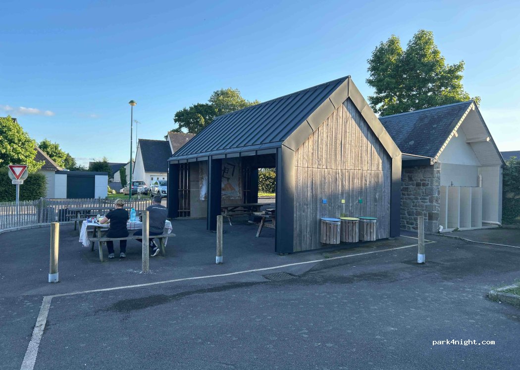 (50300) Le Val-Saint-Père - 4 Rue Saint-Pierre — foto 3