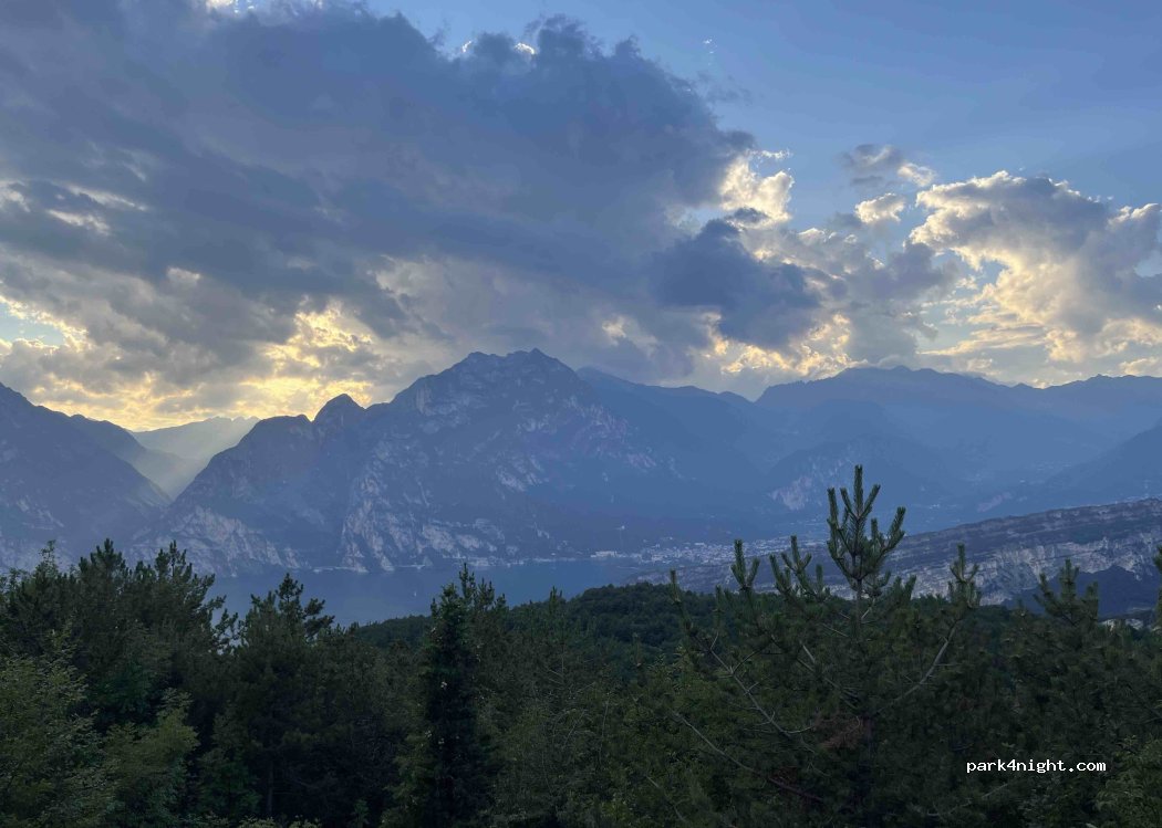 (38069) Nago-Torbole - Unnamed Road — foto