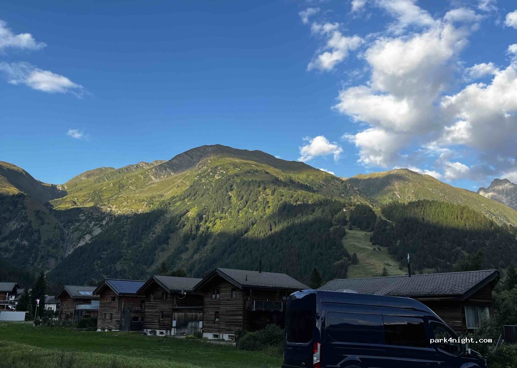 (3999) Obergoms - Unnamed Road — foto