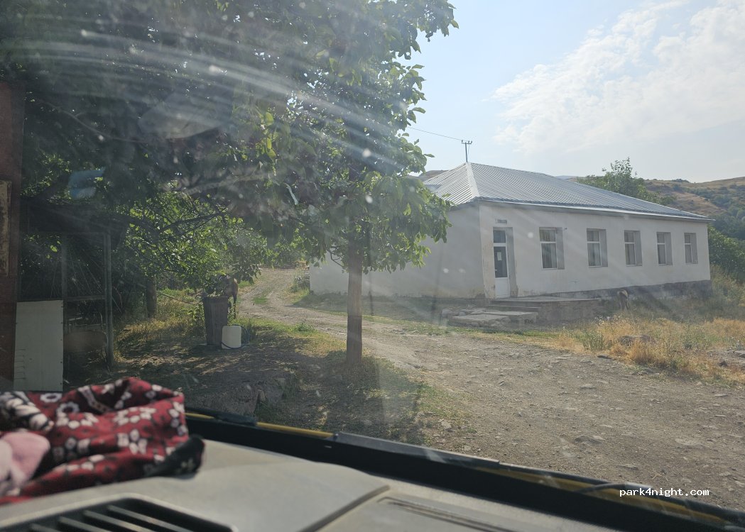 (3803) Artavan - Unnamed Road — foto