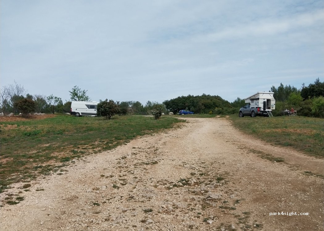 (30700) Uzès - La Garrigue — foto 2