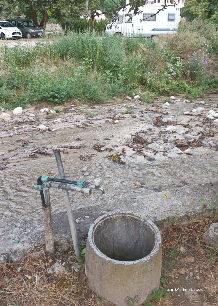 (2820) Melnik - Unnamed Road — foto