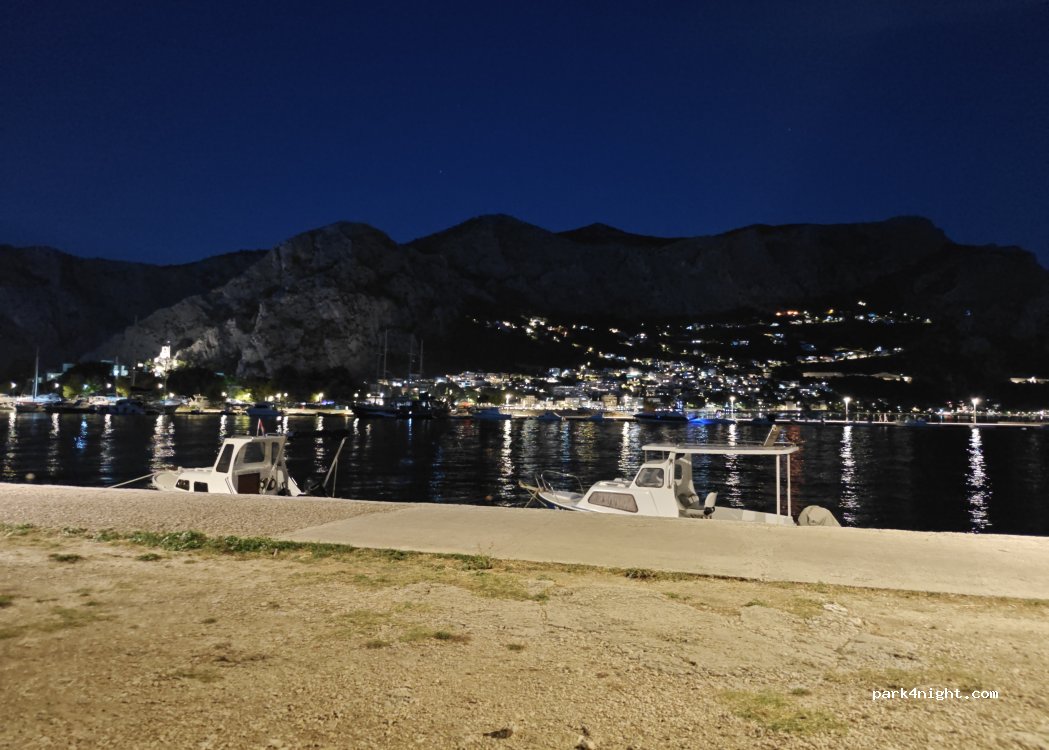 (21310) Omiš - Četvrt Ribnjak — foto