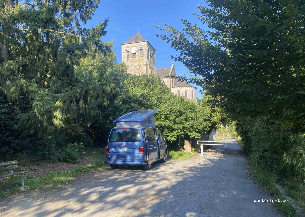 (35140) Saint-Aubin-du-Cormier - Chemin des Douves — foto 3