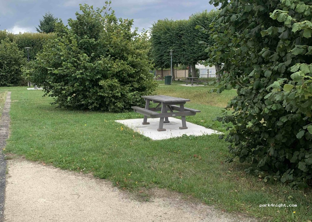 (27220) Saint-André-de-l'Eure - Place du Général de Gaulle — foto 2