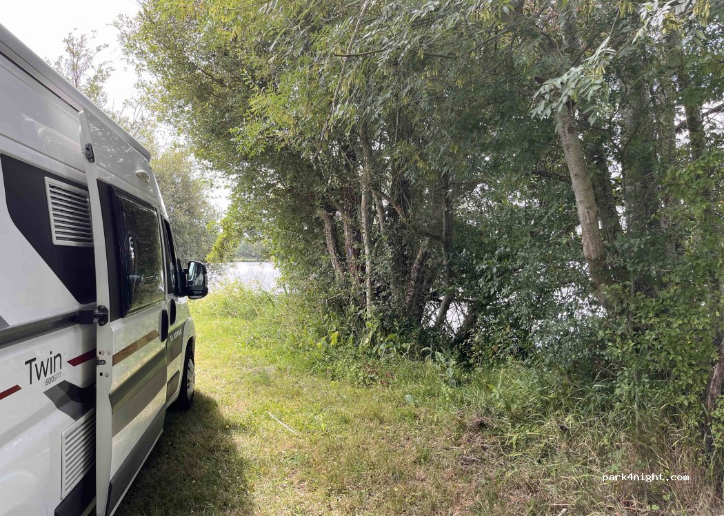 (41800) Vallée-de-Ronsard - D 80 — foto