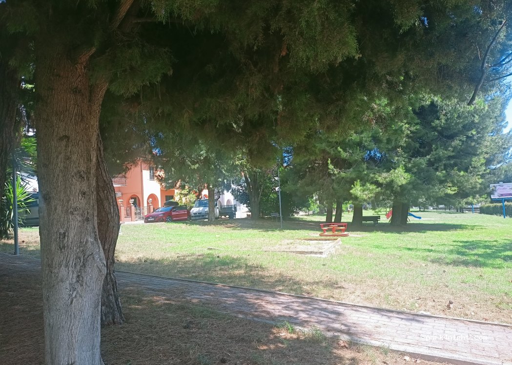 (60025) Loreto - Via Antonio Graziosi — foto 2