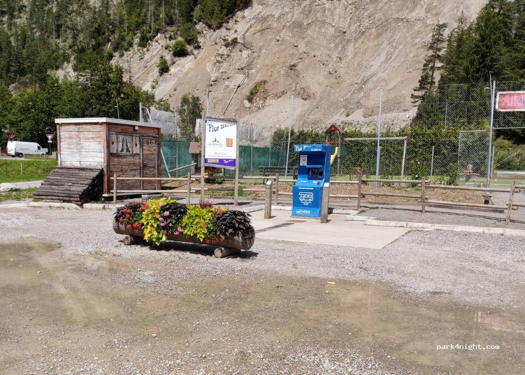 (74360) Abondance - Route de Boëge à la frontière suisse — foto 3