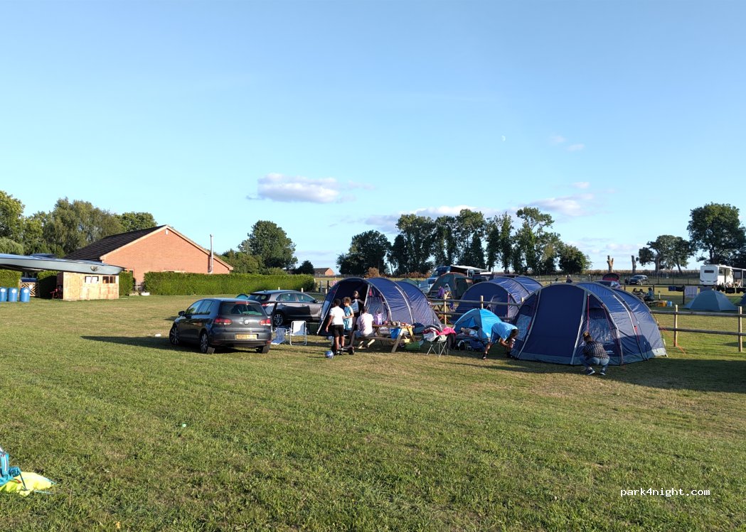 The Field Camping — foto