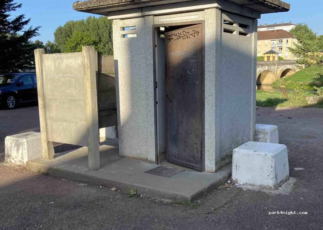 (71100) Chalon-sur-Saône - Rue Julien Leneveu — foto
