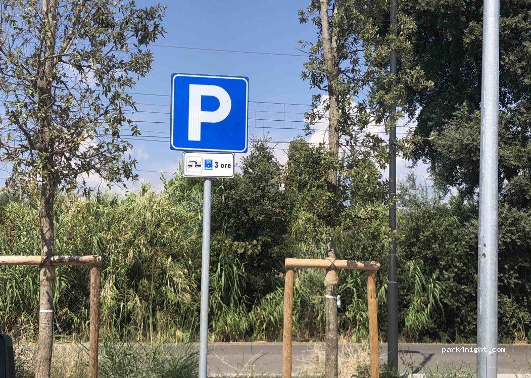 (58022) Follonica - Via Don Sebastiano Leone — foto 2