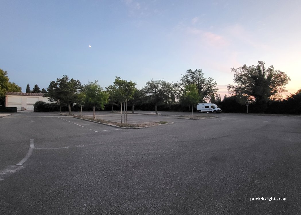 (84860) Caderousse - Chemin de Saint-Joseph — foto
